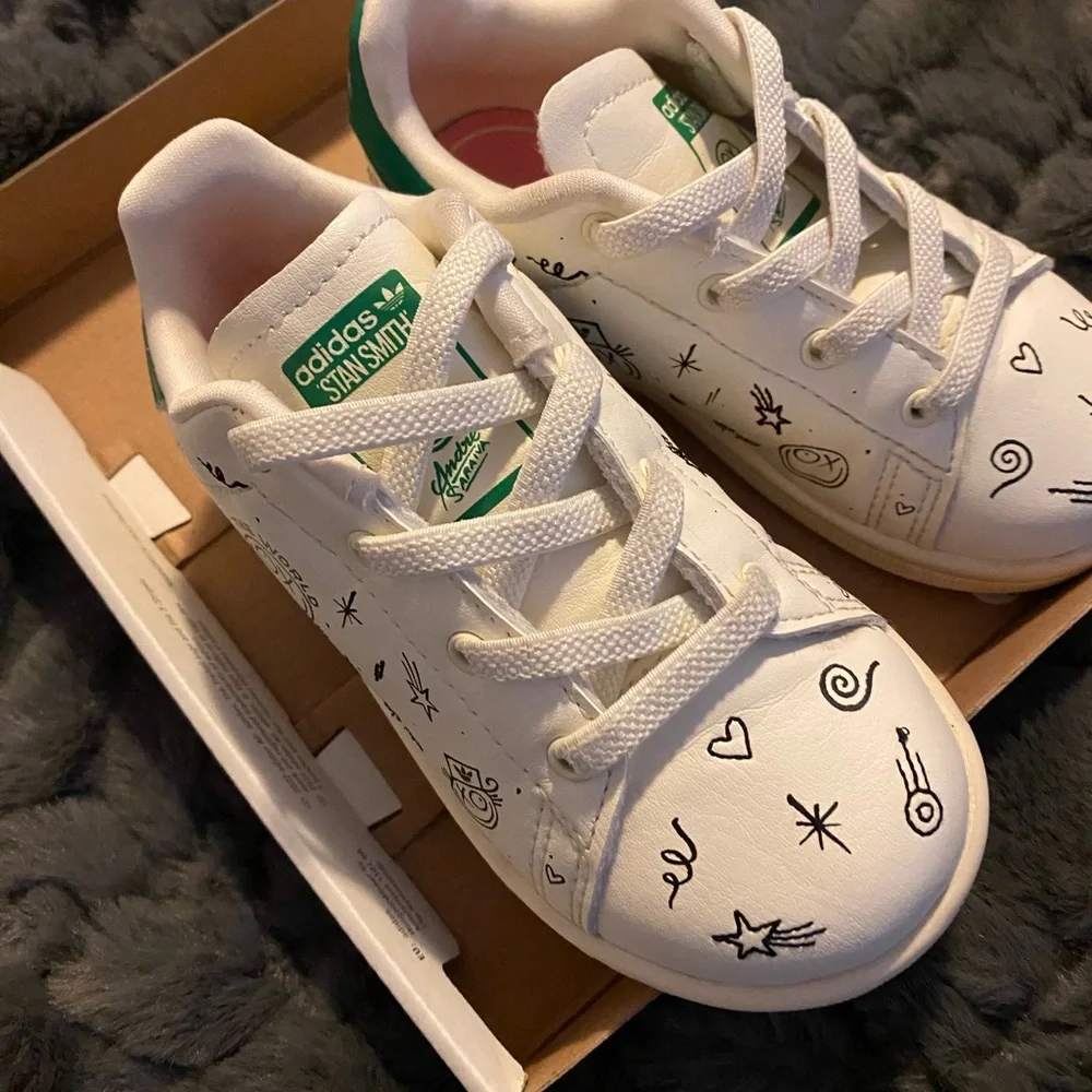 ✨LIMITED Edition ✨” André Saraiva “Kids' Stan Smith Sneaker size 7 (toddler) - Picture 6 of 14